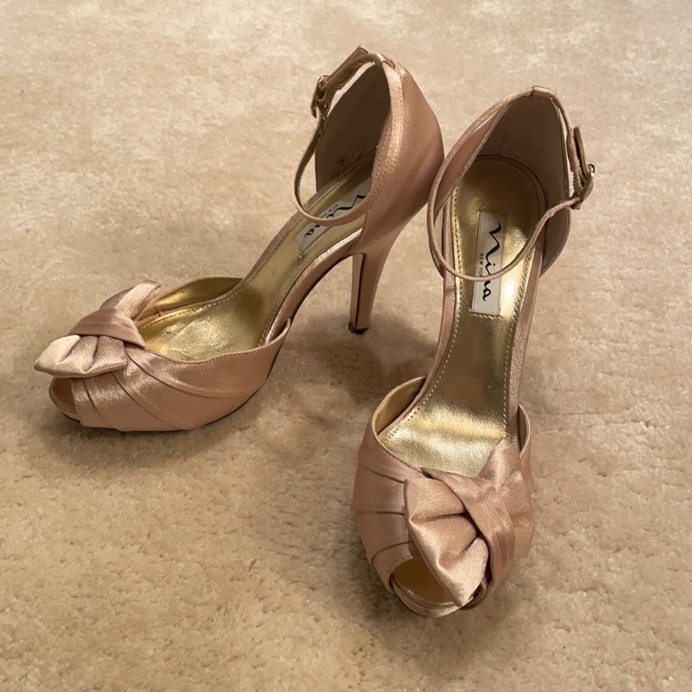 Nina New York Gold Bow Stilettos